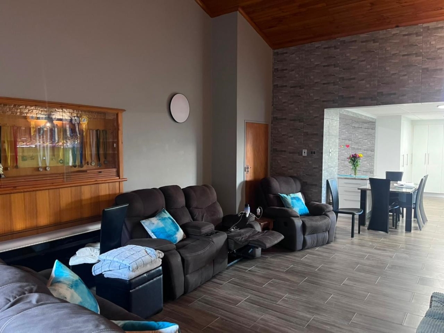 5 Bedroom Property for Sale in Langerug Western Cape